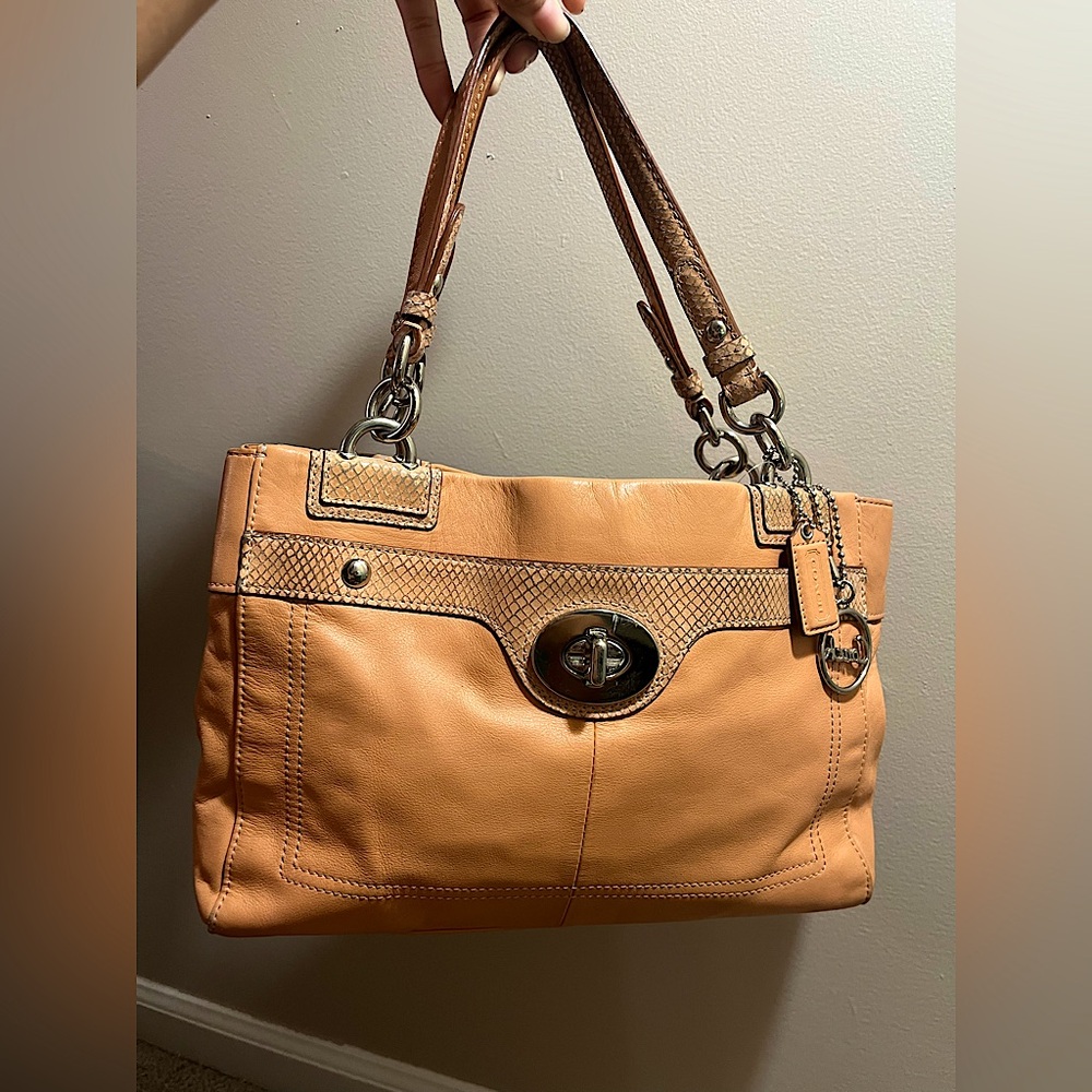 Coach Penelope Carryall Tote Purse Handbag F16530